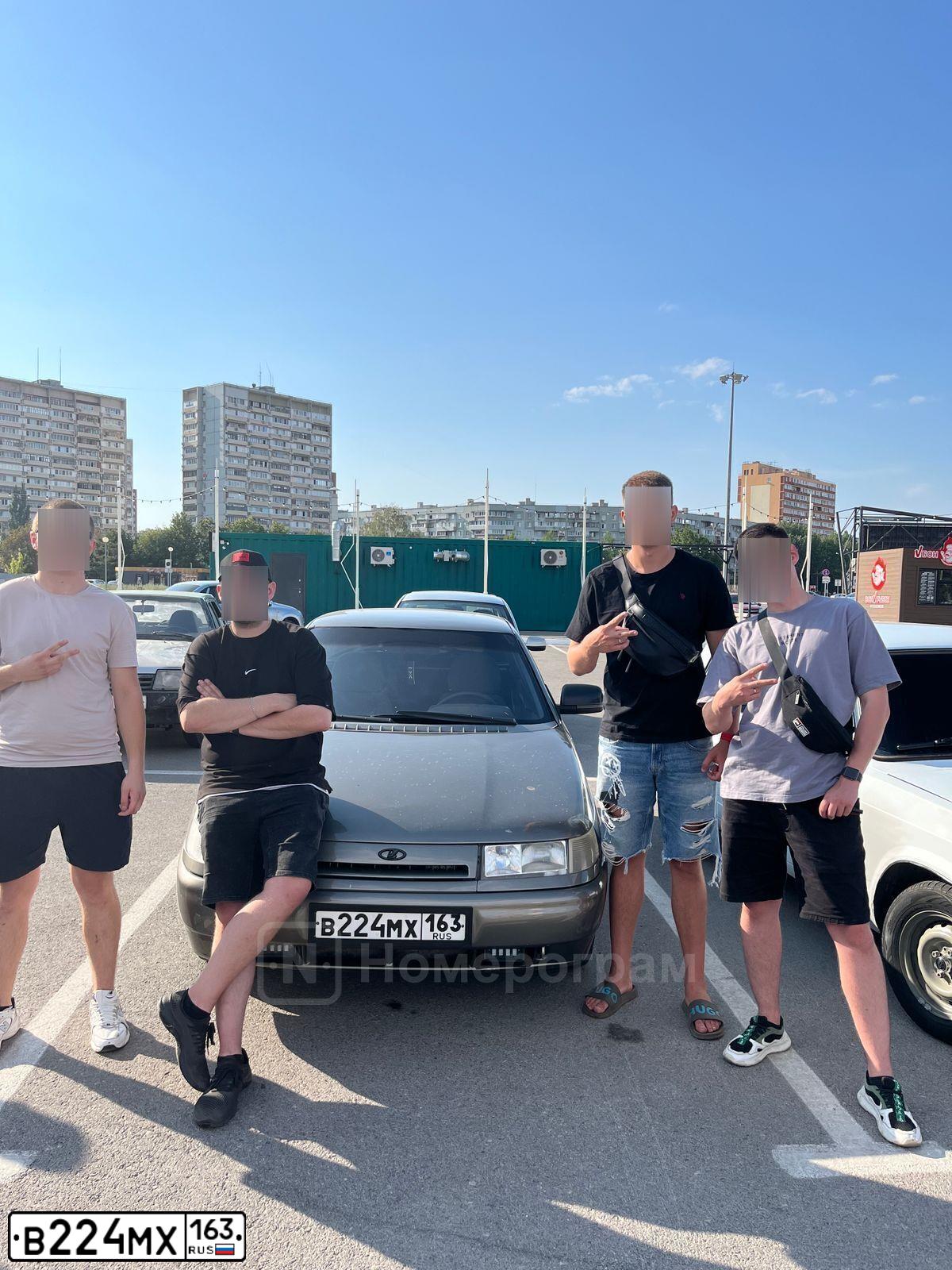 Фото автомобиля LADA 2112, 2003 — госномер В224МХ163. Цвет: СЕРЕБРИСТО-СЕРО-ЗЕЛЕНЫЙ