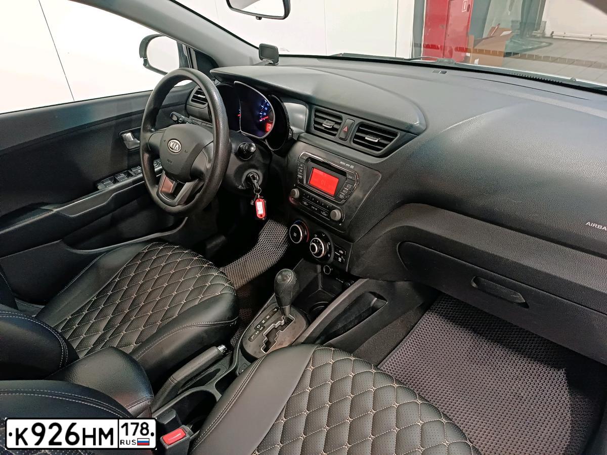 Фото автомобиля KIA RIO, 2011 — госномер Т182НЕ39. Цвет: СЕРЕБРИСТЫЙ