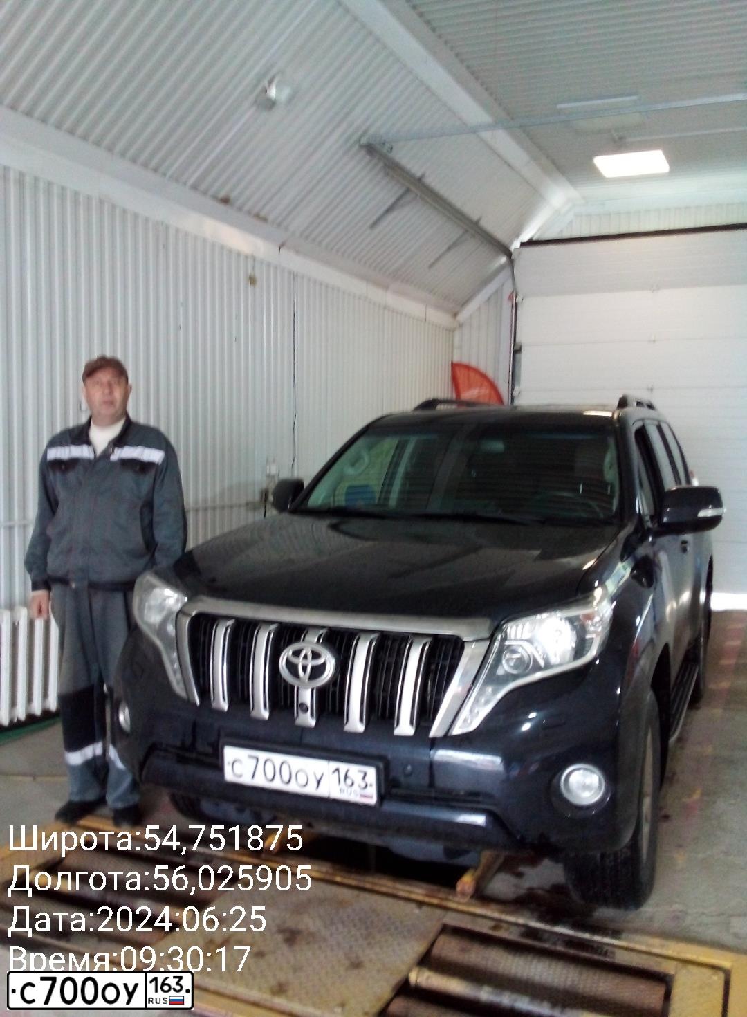 Фото автомобиля TOYOTA LANDCRUISER, 2016 — госномер Н182ОУ702. Цвет: ЧЕРНЫЙ