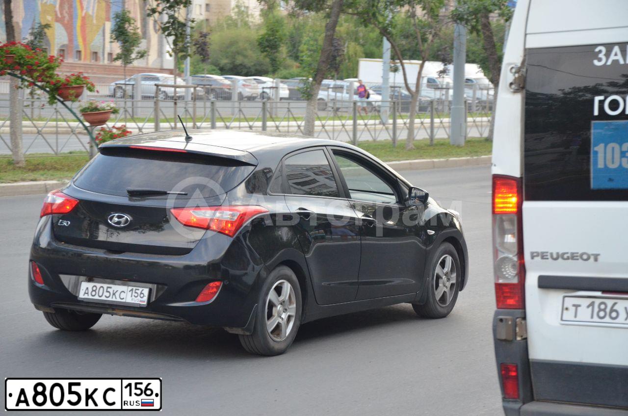 Фото автомобиля HYUNDAI I30, 2014 — госномер А805КС156. Цвет: ЧЕРНЫЙ