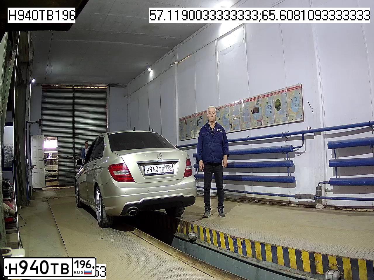 Фото автомобиля MERCEDES C-KLASSE, 2011 — госномер Р995ВУ186. Цвет: БЕЖЕВЫЙ