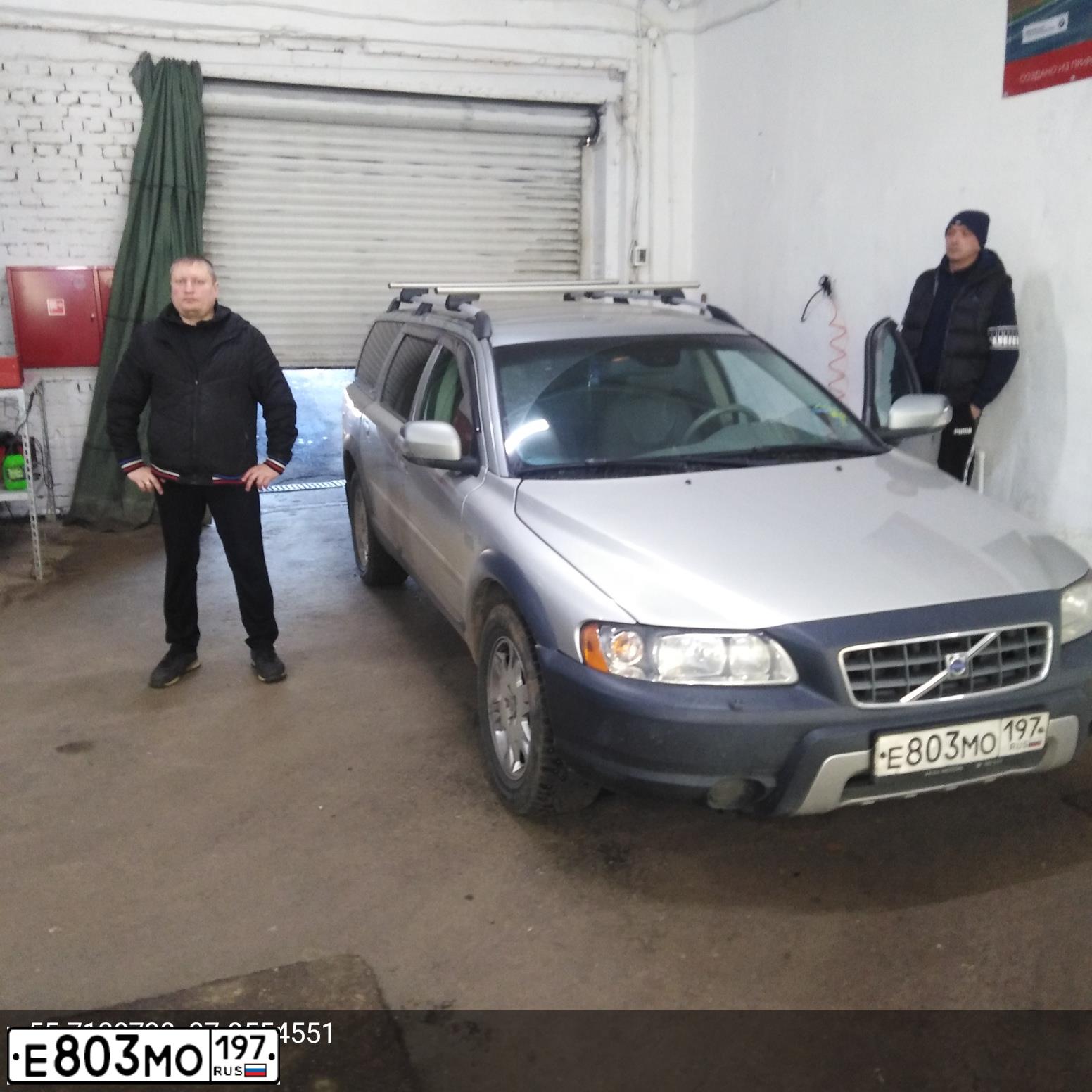 Фото автомобиля VOLVO XC70, 2006 — госномер Е803МО197. Цвет: Серебристый