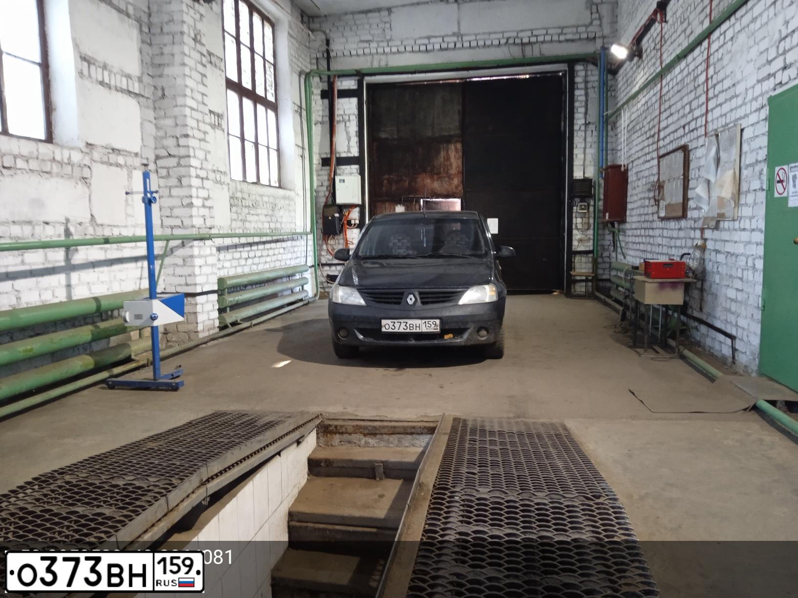 Фото автомобиля RENAULT LOGAN, 2007 — госномер А871АТ197. Цвет: ТЕМНО СЕРЫЙ