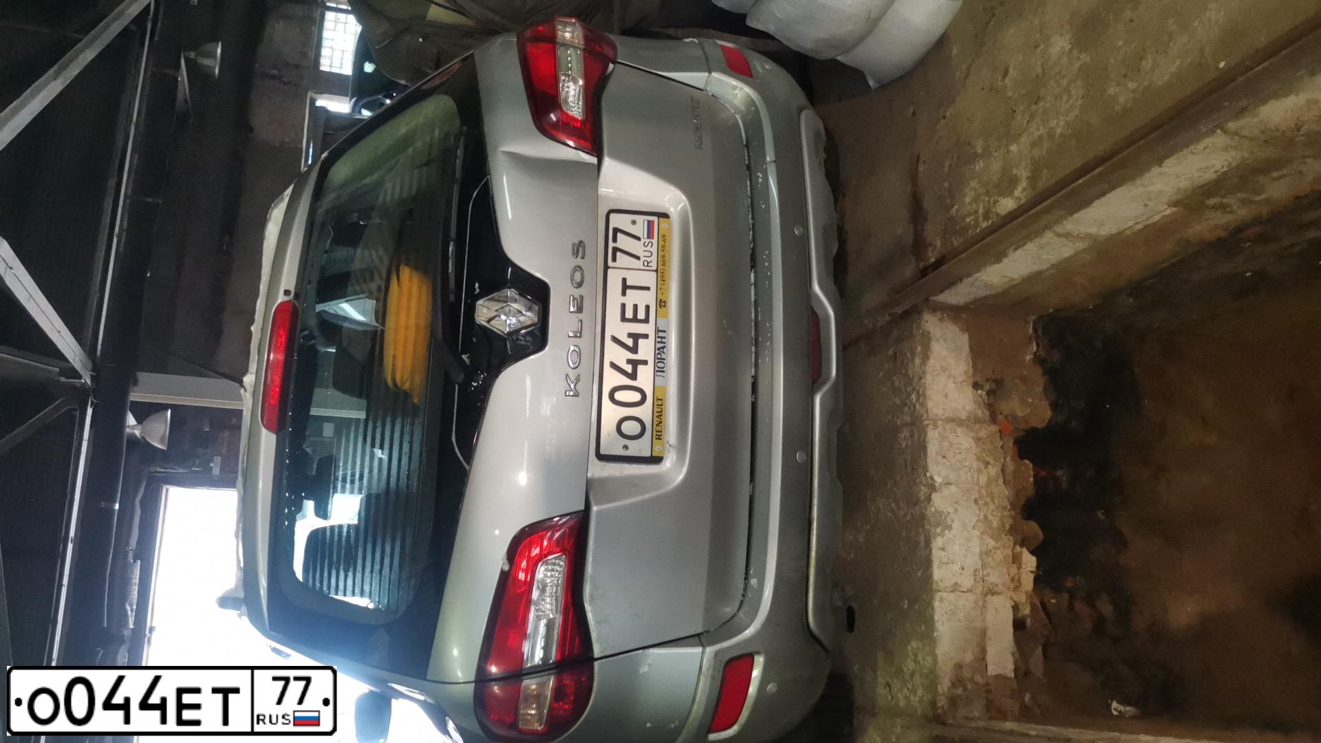 Фото автомобиля RENAULT KOLEOS, 2008 — госномер О044ЕТ77. Цвет: СЕРЫЙ СВЕТЛЫЙ