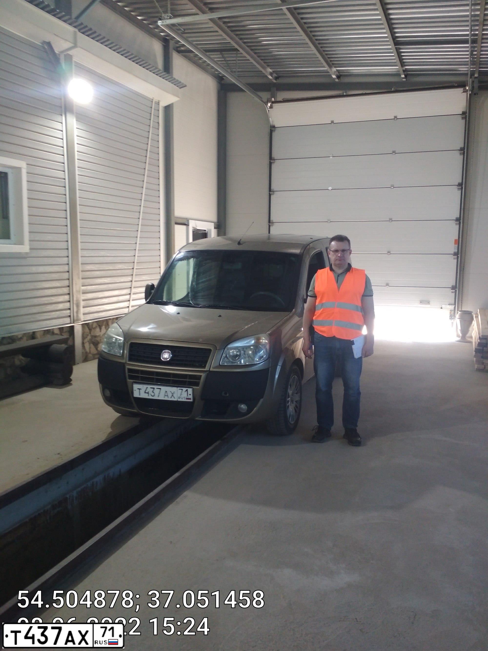 Фото автомобиля FIAT DOBLO, 2011 — госномер О228ЕМ62. Цвет: ПЕСОЧНЫЙ