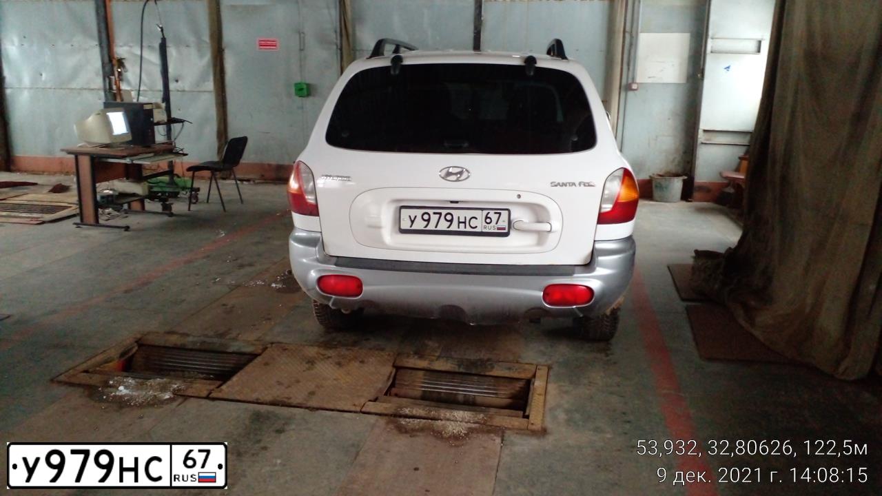 Фото автомобиля HYUNDAI SANTA FE, 2004 — госномер С833ТМ177. Цвет: Белый