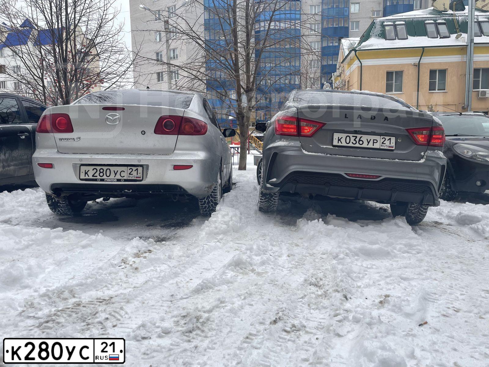 Фото автомобиля MAZDA 3, 2005 — госномер К280УС21. Цвет: СЕРЫЙ