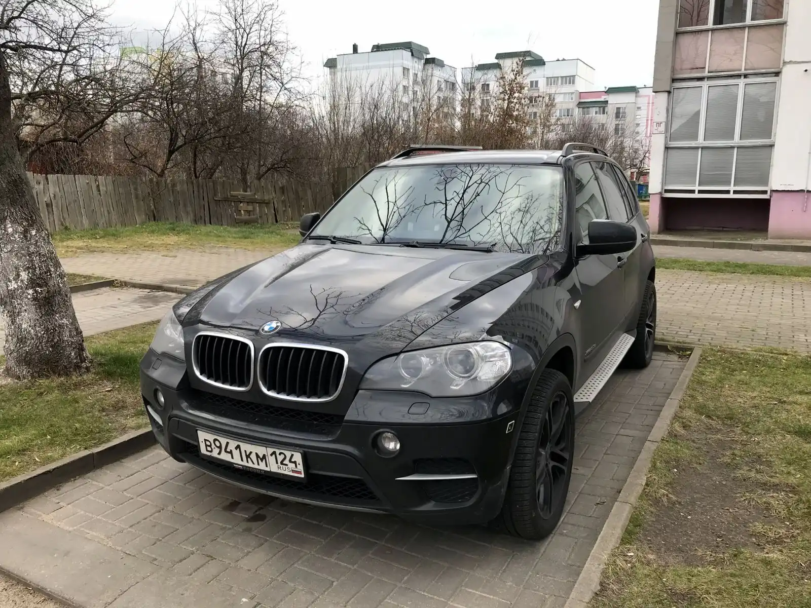 Фото автомобиля BMW X5, 2008 — госномер В941КМ124. Цвет: ЧЕРНЫЙ