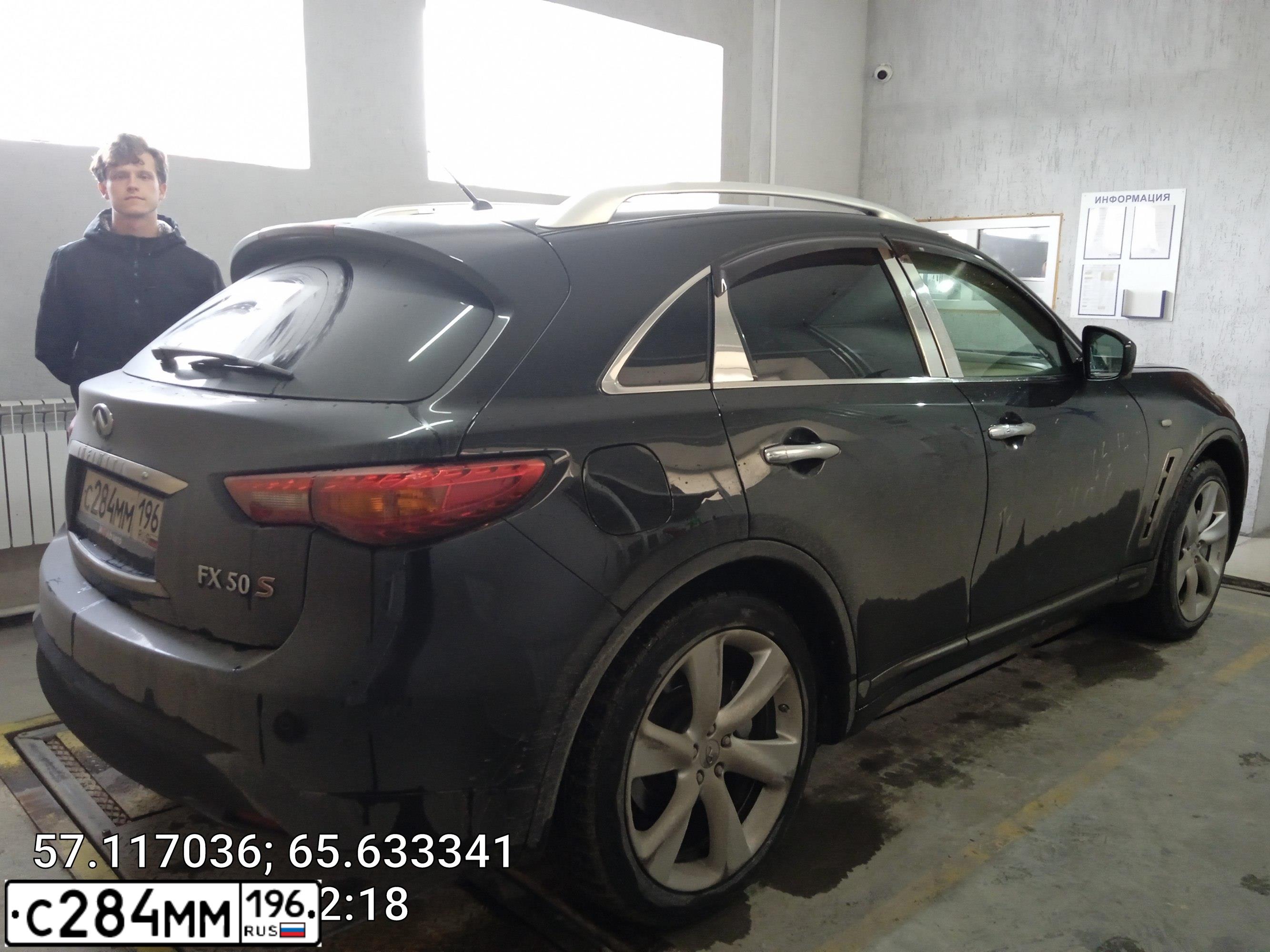 Фото автомобиля INFINITI I QX70 FX, 2010 — госномер Р007ТМ96. Цвет: ЧЕРНЫЙ