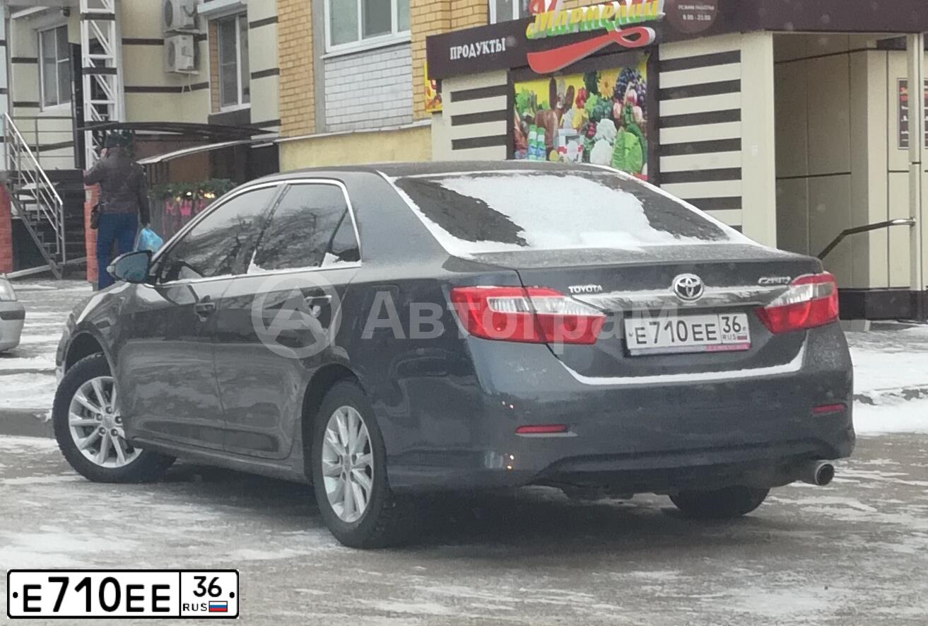 Фото автомобиля LANDROVER DISCOVERY, 2008 — госномер Е710ЕЕ36. Цвет: Серебристый