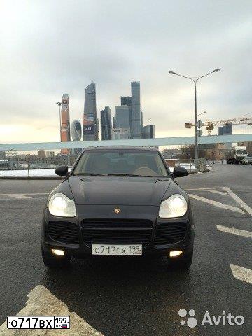 Фото автомобиля PORSCHE CAYENNE, 2014 — госномер О717ВХ199. Цвет: ЧЕРНЫЙ