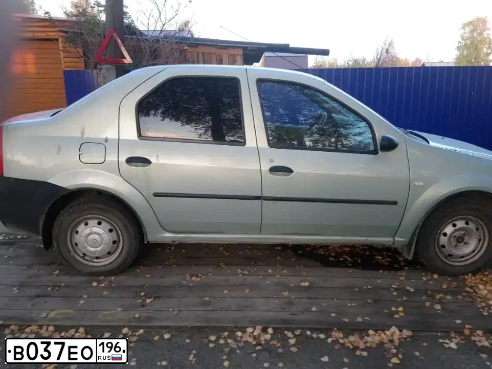 Фото автомобиля RENAULT LOGAN, 2008 — госномер В037ЕО196. Цвет: СВЕТЛО-ЗЕЛЕНЫЙ