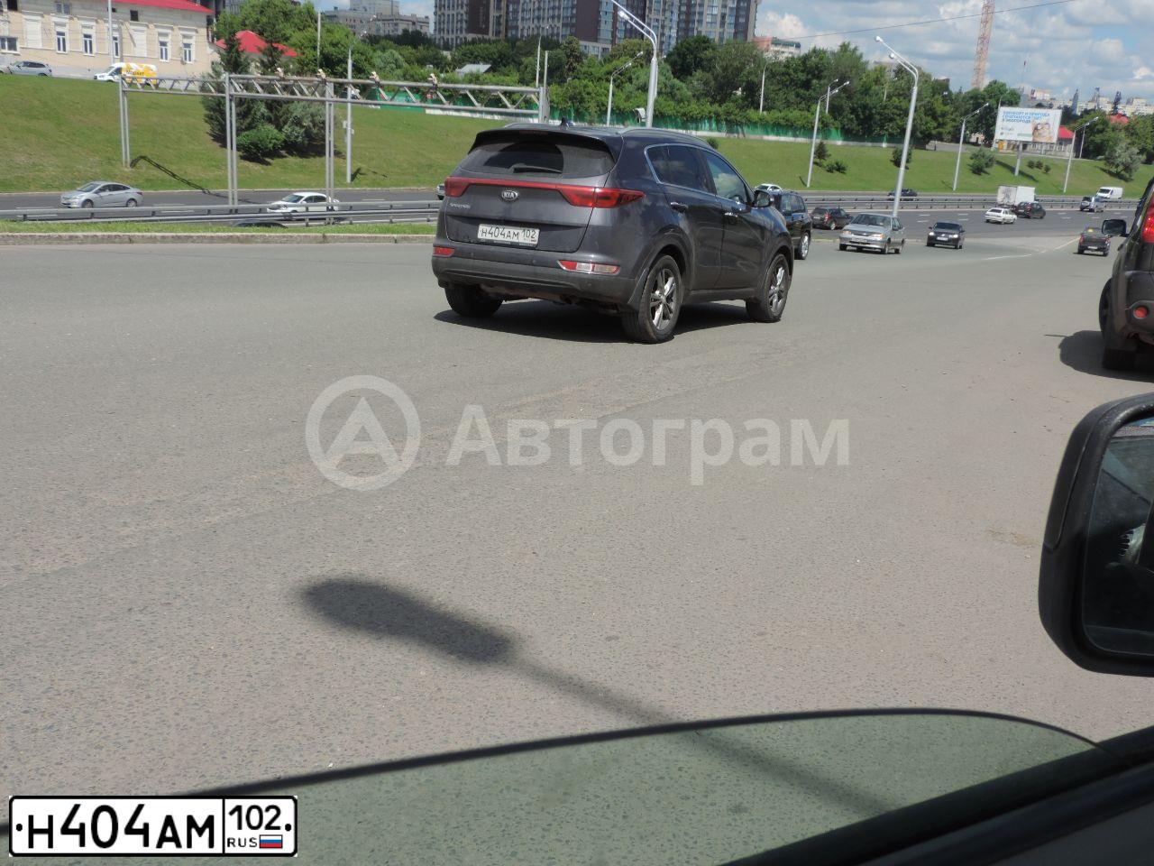 Фото автомобиля KIA SPORTAGE, 2017 — госномер Н404АМ102. Цвет: Серый