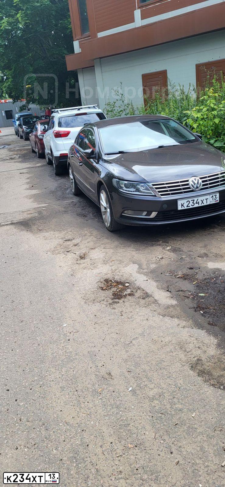 Фото автомобиля VOLKSWAGEN PASSAT, 2013 — госномер К234ХТ13. Цвет: Коричневый