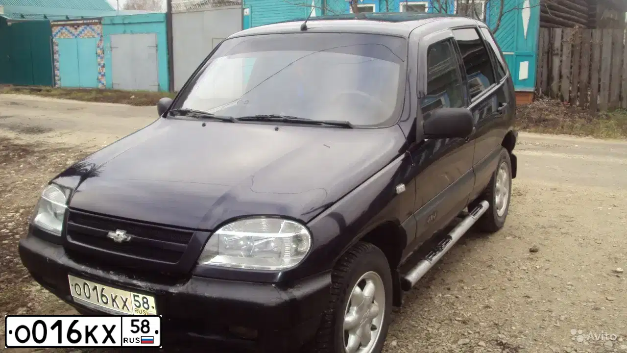 Фото автомобиля CHEVROLET NIVA, 2005 — госномер М345АС58. Цвет: ТЕМНО-СИНИЙ МЕТАЛЛИК