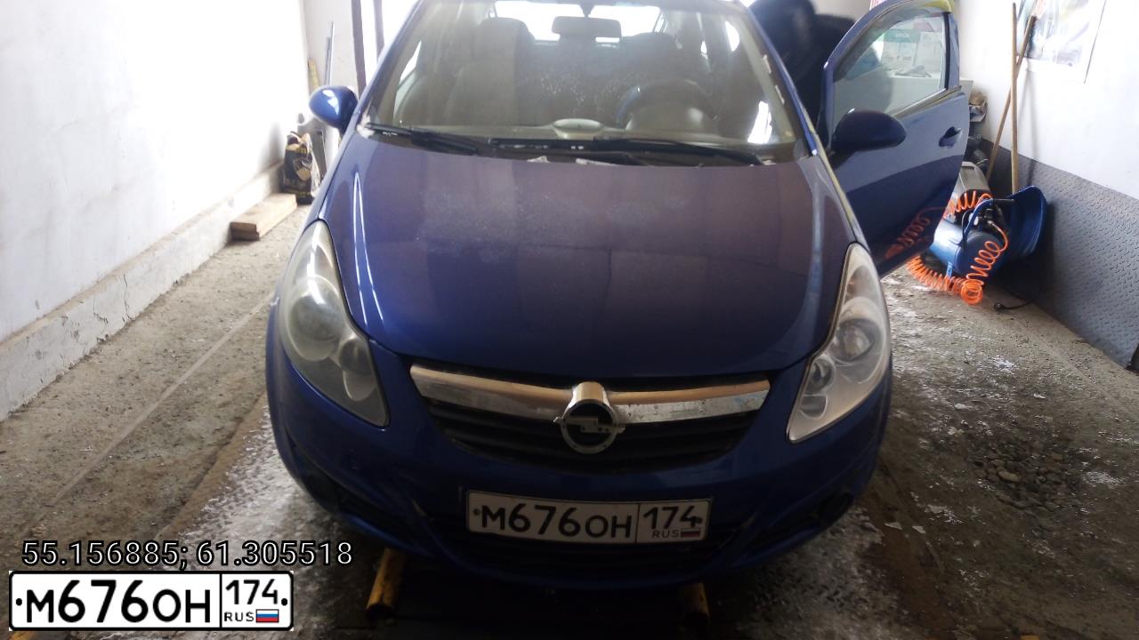 Фото автомобиля OPEL CORSA, 2008 — госномер Е168КХ774. Цвет: синий