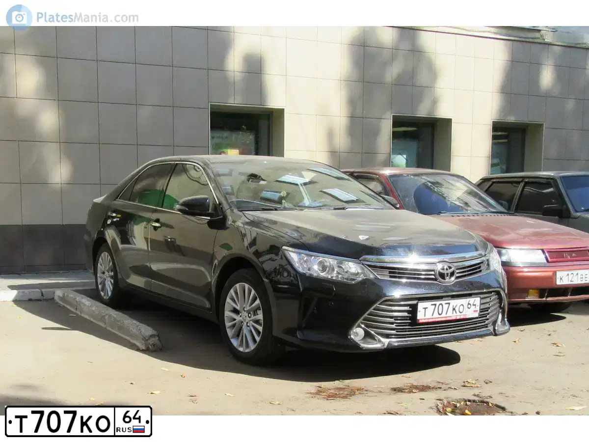 Фото автомобиля TOYOTA CAMRY, 2015 — госномер Т707КО64. Цвет: ЧЕРНЫЙ МЕТАЛЛИК