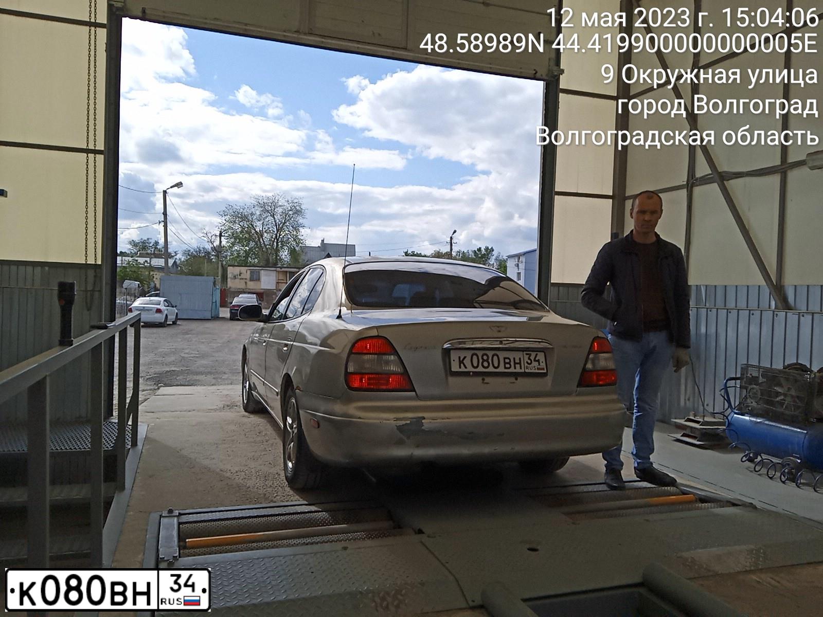 Фото автомобиля DAEWOO LEGANZA, 2001 — госномер К080ВН34. Цвет: СЕРЫЙ