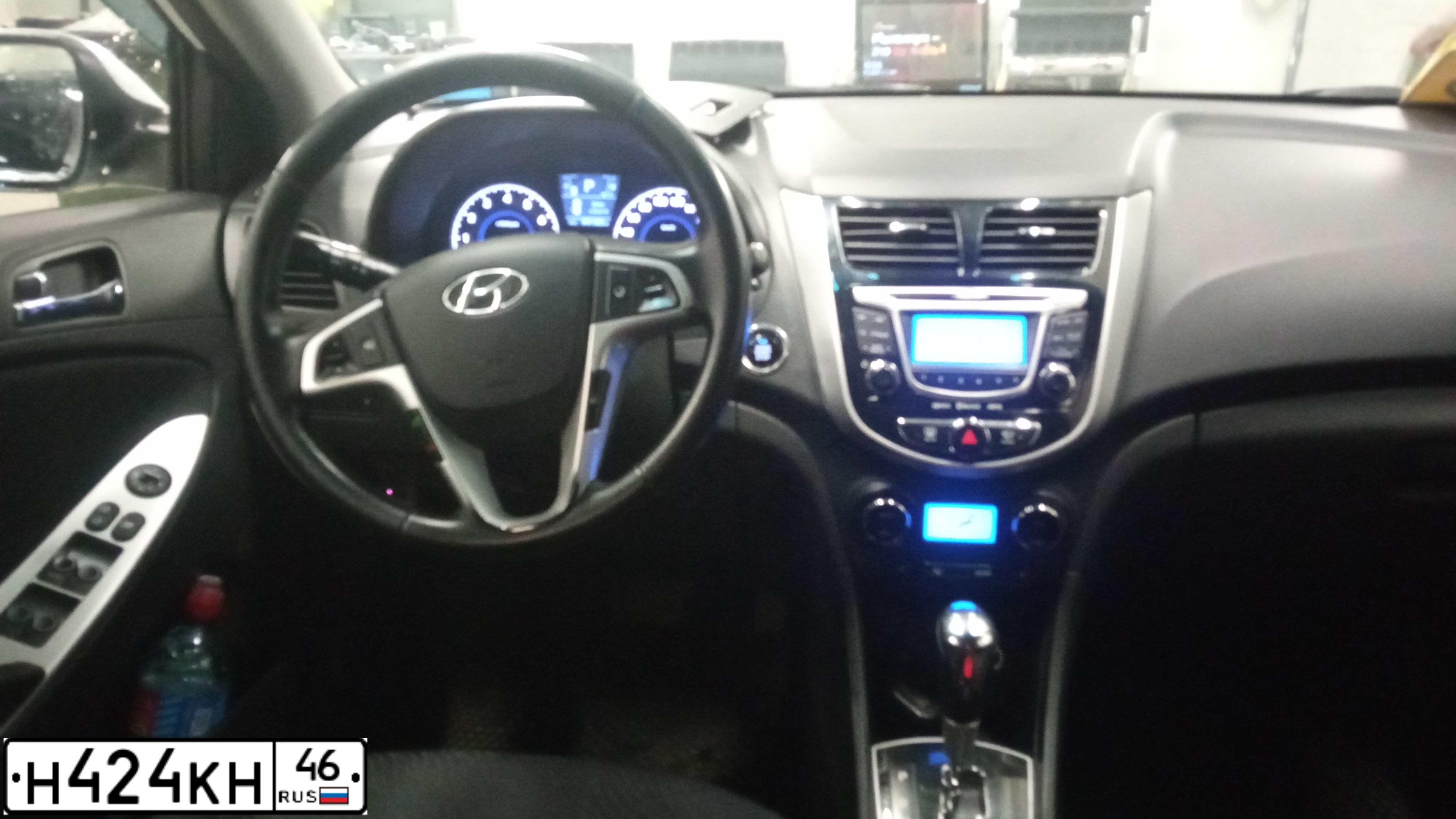Фото автомобиля HYUNDAI SOLARIS, 2012 — госномер Н424КН46. Цвет: Белый