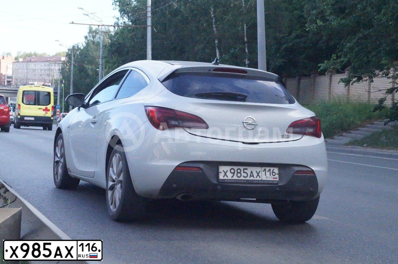 Фото автомобиля OPEL ASTRA, 2012 — госномер Х985АХ116. Цвет: БЕЛЫЙ