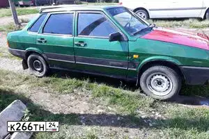 Фото автомобиля LADA 2109 SAMARA, 2000 — госномер Р313РС124. Цвет: СЕРЕБРИСТО ЯРКО-ЗЕЛ