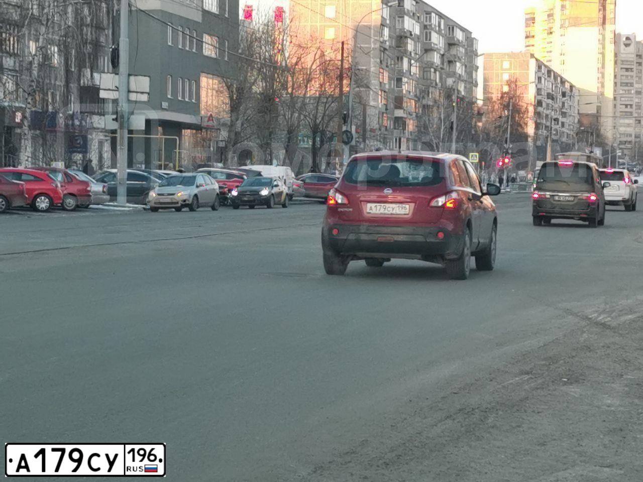Фото автомобиля NISSAN QASHQAI, 2013 — госномер А179СУ196. Цвет: КРАСНЫЙ