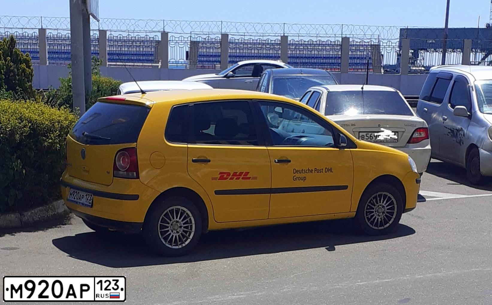 Фото автомобиля VOLKSWAGEN POLO, 2005 — госномер М920АР123. Цвет: ЖЕЛТЫЙ