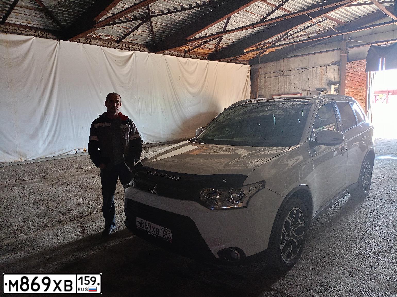 Фото автомобиля MITSUBISHI OUTLANDER, 2014 — госномер М869ХВ159. Цвет: Белый