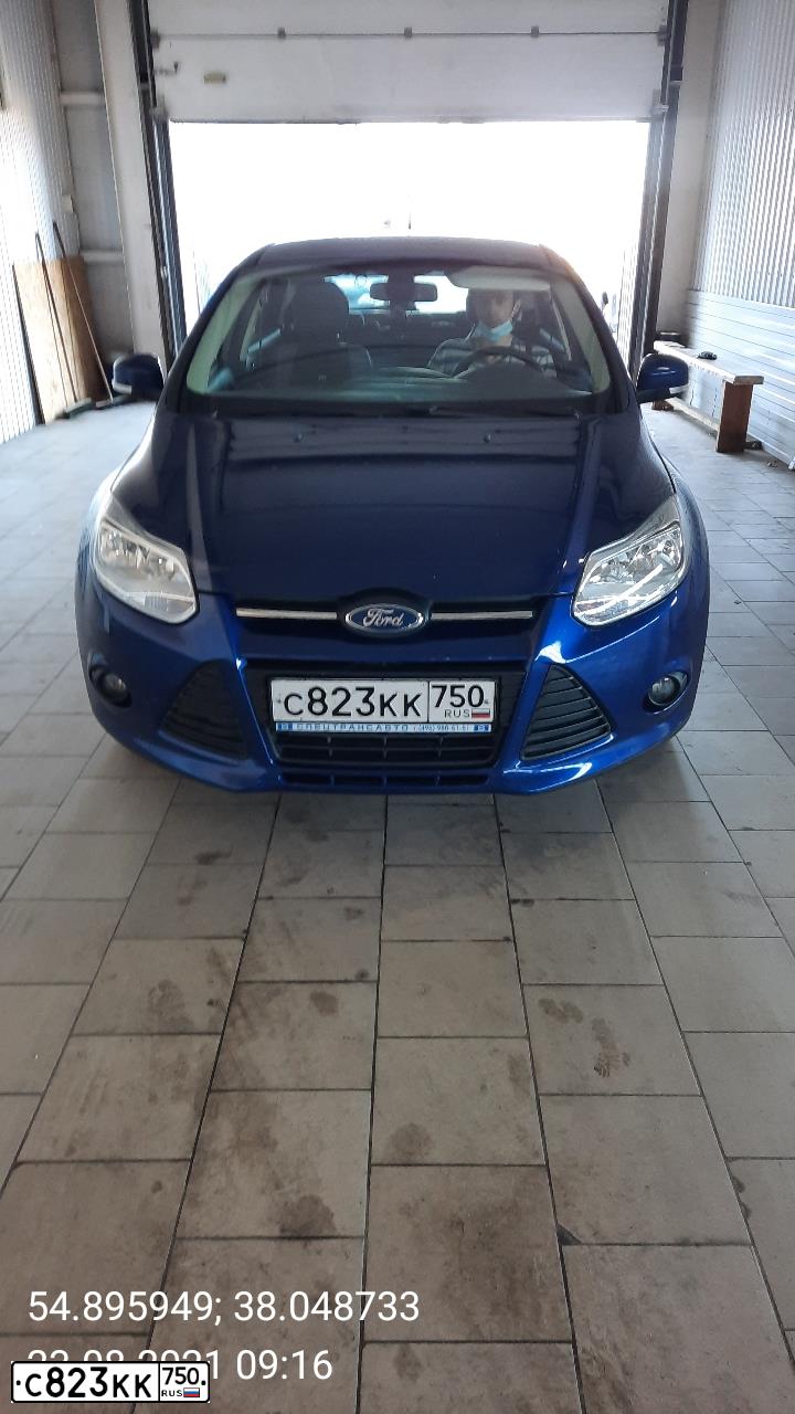 Фото автомобиля FORD FOCUS, 2014 — госномер С823КК750. Цвет: СИНИЙ