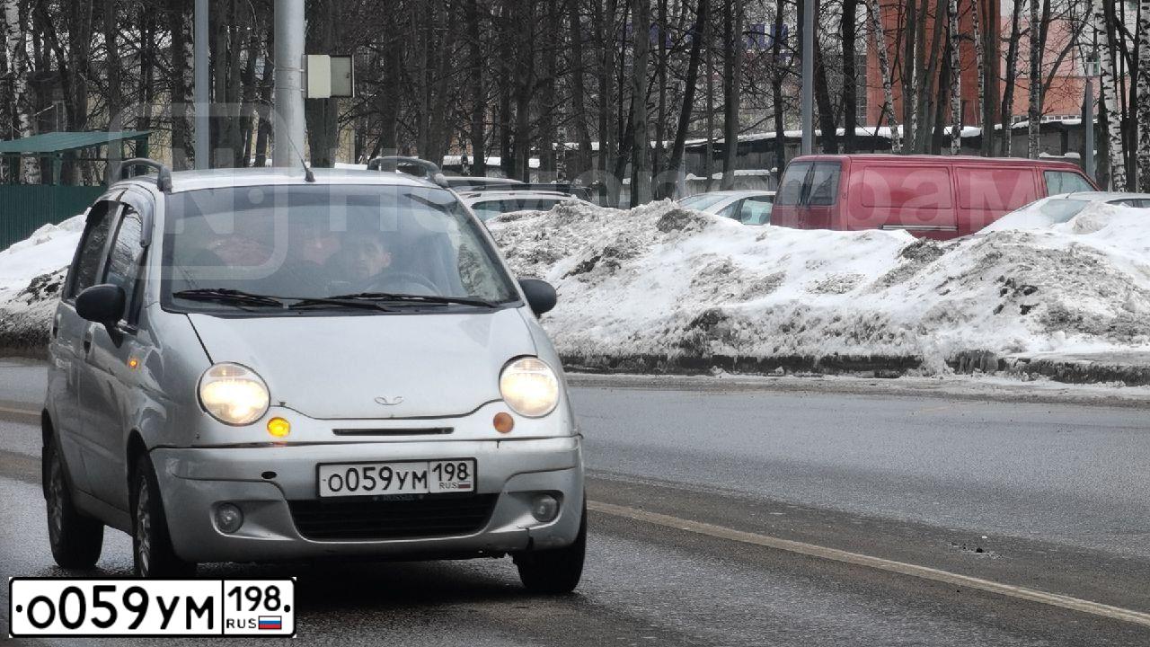 Фото автомобиля DAEWOO MATIZ, 2011 — госномер О059УМ198. Цвет: Серебристый