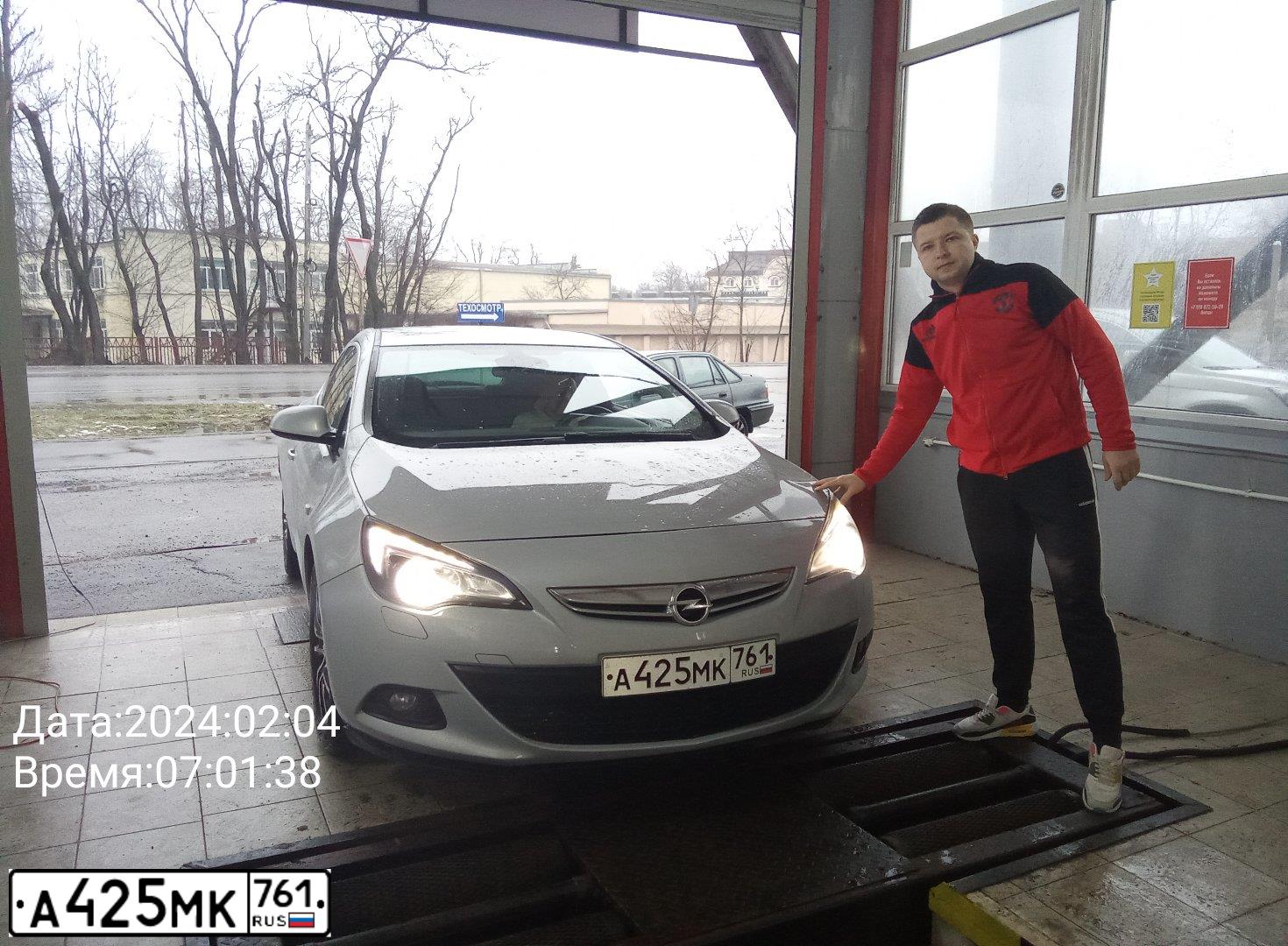 Фото автомобиля OPEL ASTRA, 2012 — госномер Р700АВ761. Цвет: Белый