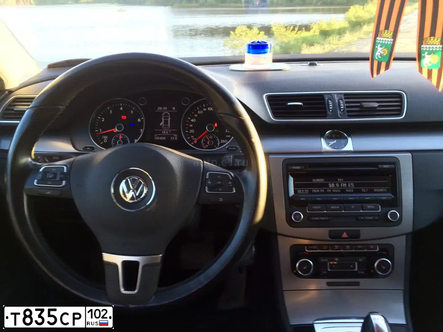 Фото автомобиля VOLKSWAGEN PASSAT, 2011 — госномер Т835СР102. Цвет: Белый