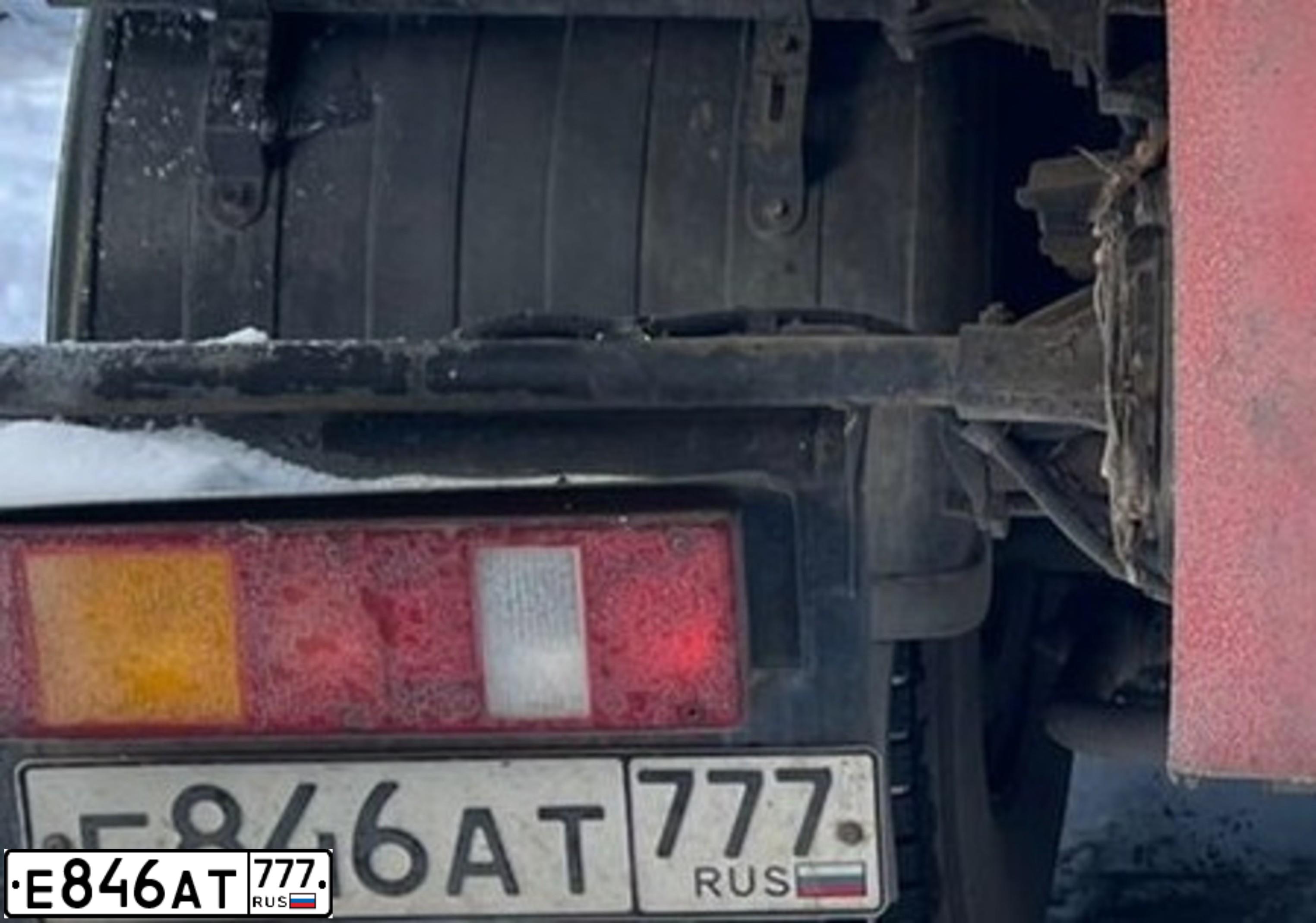 Фото автомобиля KAMAZ 53605 /4X2/, 2013 — госномер Е846АТ777. Цвет: ОРАНЖЕВЫЙ