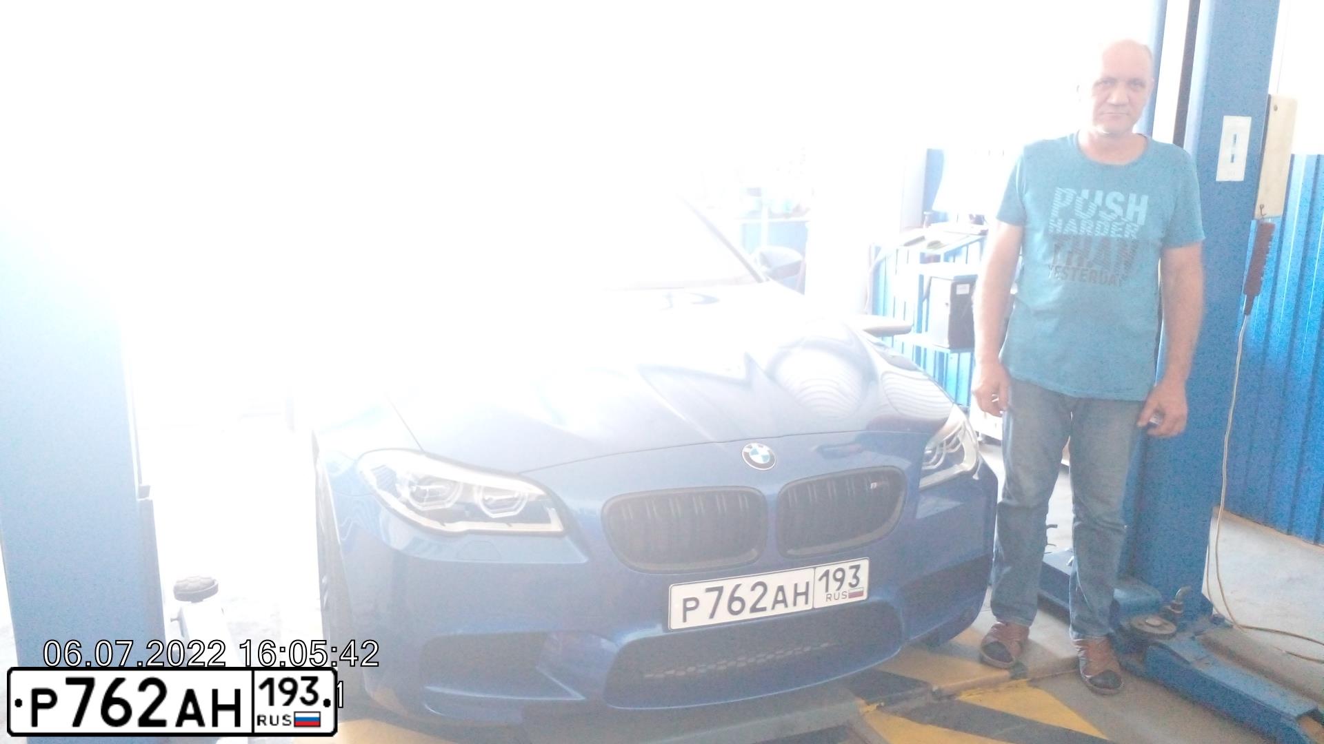 Фото автомобиля BMW M5, 2013 — госномер А005МВ05. Цвет: синий