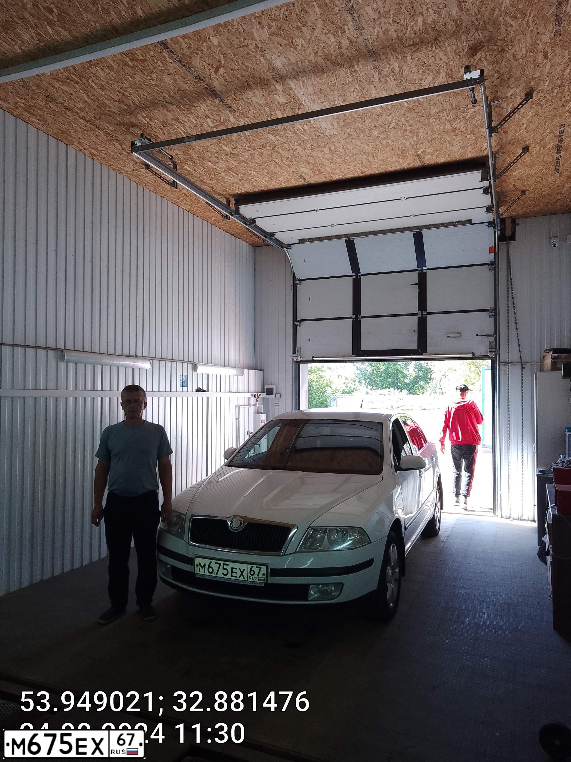 Фото автомобиля SKODA OCTAVIA, 2008 — госномер М675ЕХ67. Цвет: Белый