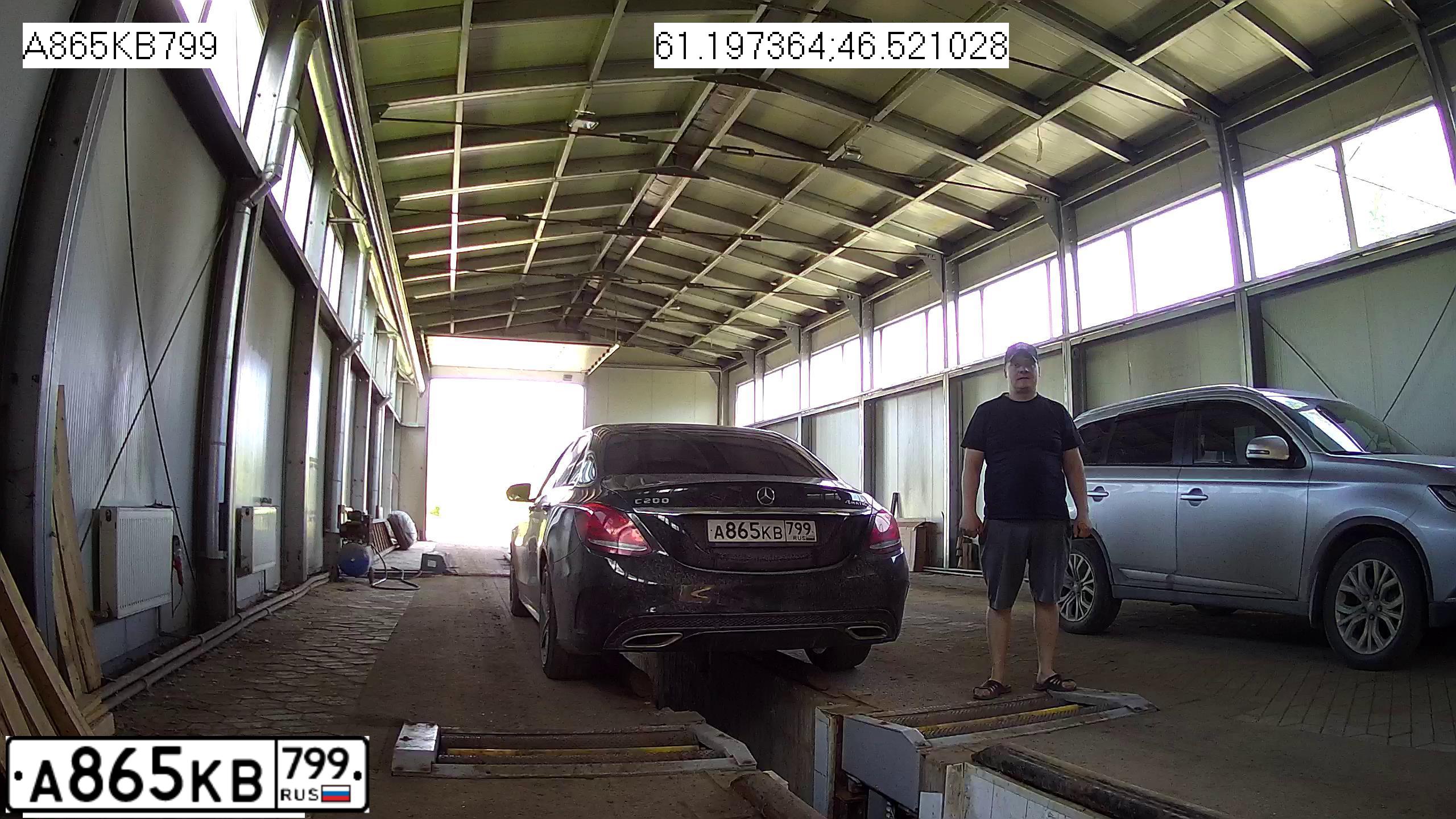 Фото автомобиля MERCEDES C-KLASSE, 2018 — госномер У033НУ31. Цвет: ЖЕЛТЫЙ