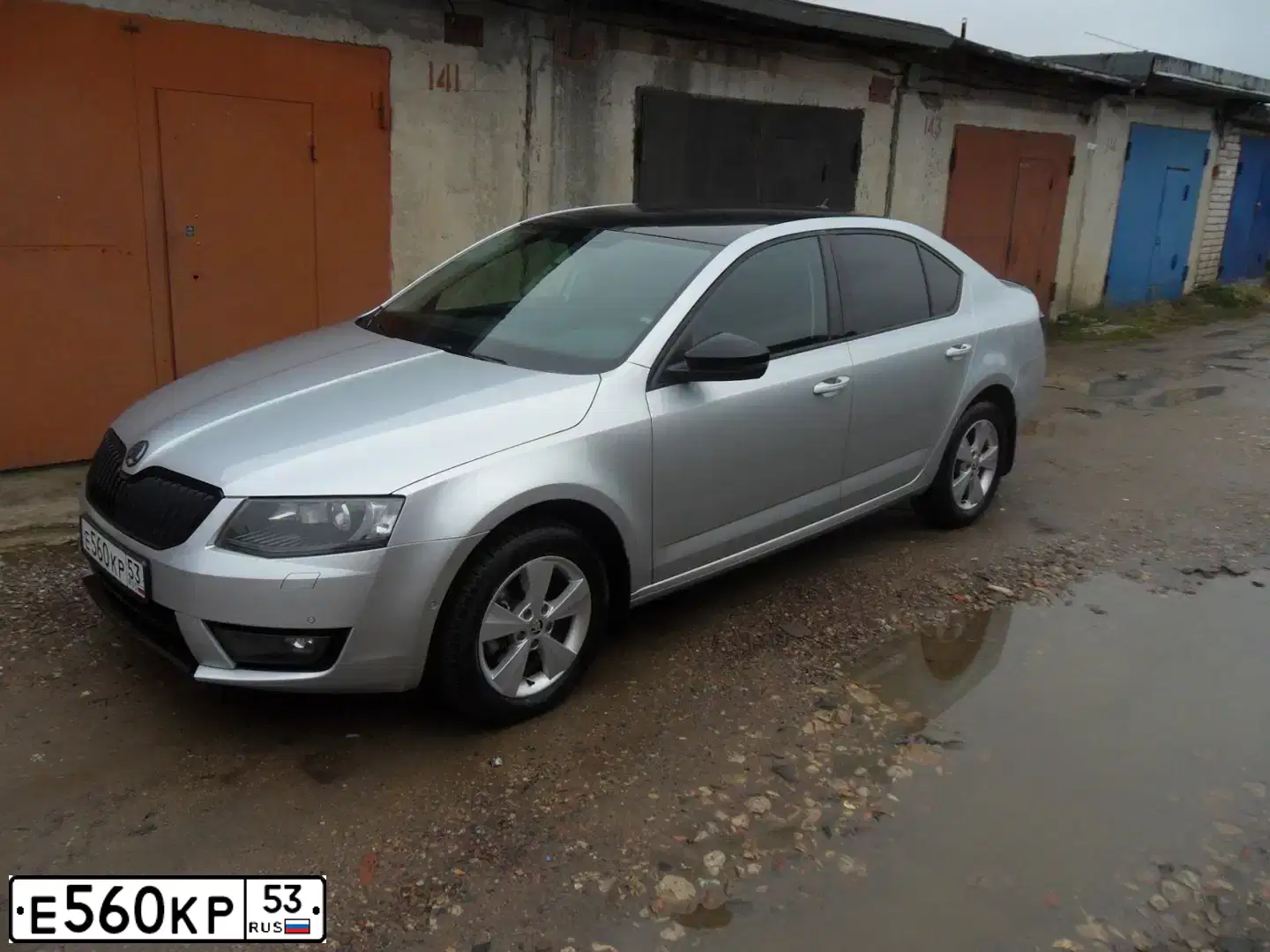 Фото автомобиля SKODA OCTAVIA, 2016 — госномер О285КО159. Цвет: Серебристый