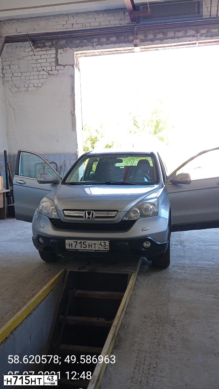 Фото автомобиля HONDA CR-V, 2008 — госномер Н715НТ43. Цвет: серебристый