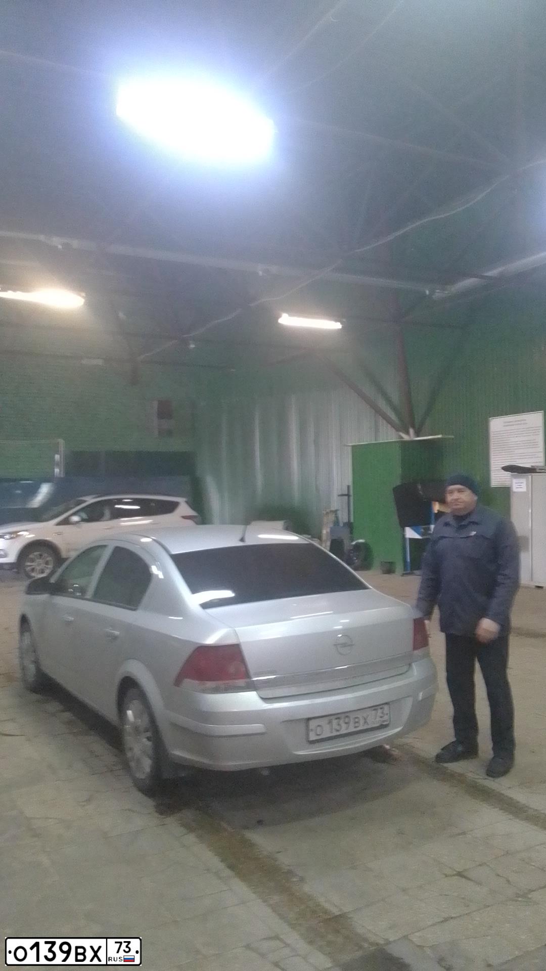 Фото автомобиля OPEL ASTRA, 2010 — госномер О139ВХ73. Цвет: Серебристый