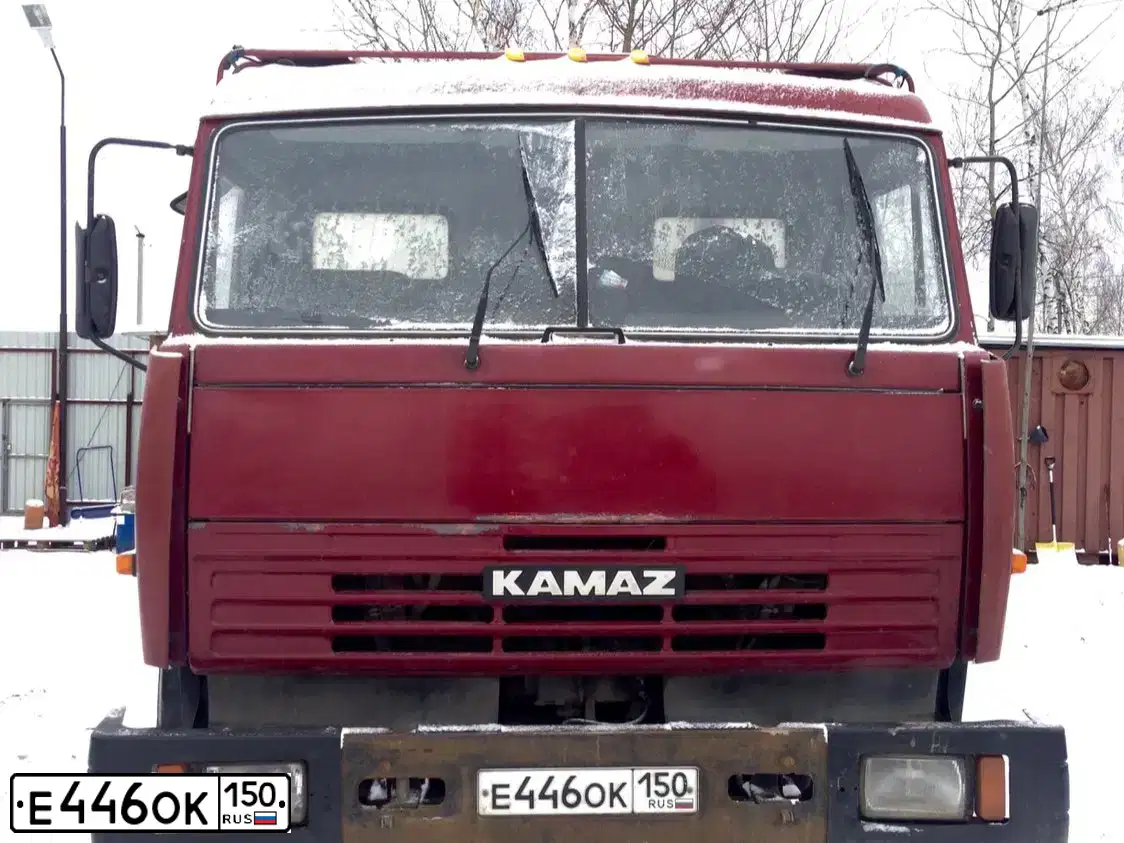 Фото автомобиля KAMAZ Z 54115 6X4, 2007 — госномер Р488ЕК150. Цвет: ВИШНЯ