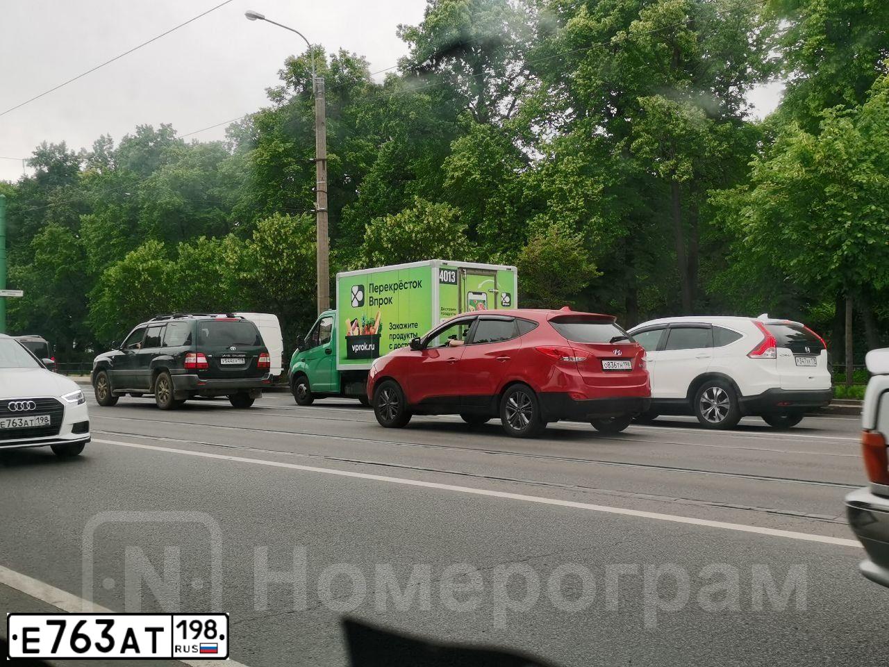 Фото автомобиля AUDI A3, 2017 — госномер Е763АТ198. Цвет: БЕЛЫЙ