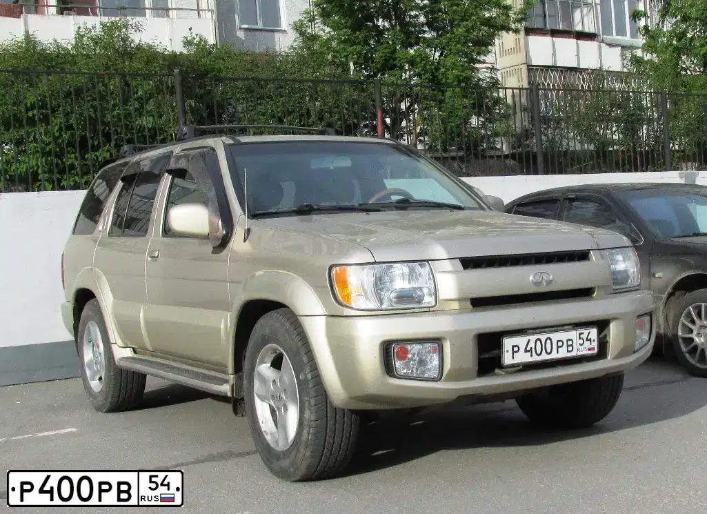 Фото автомобиля INFINITI QX80 /QX56/, 2000 — госномер Р400РВ54. Цвет: БЕЖЕВЫЙ