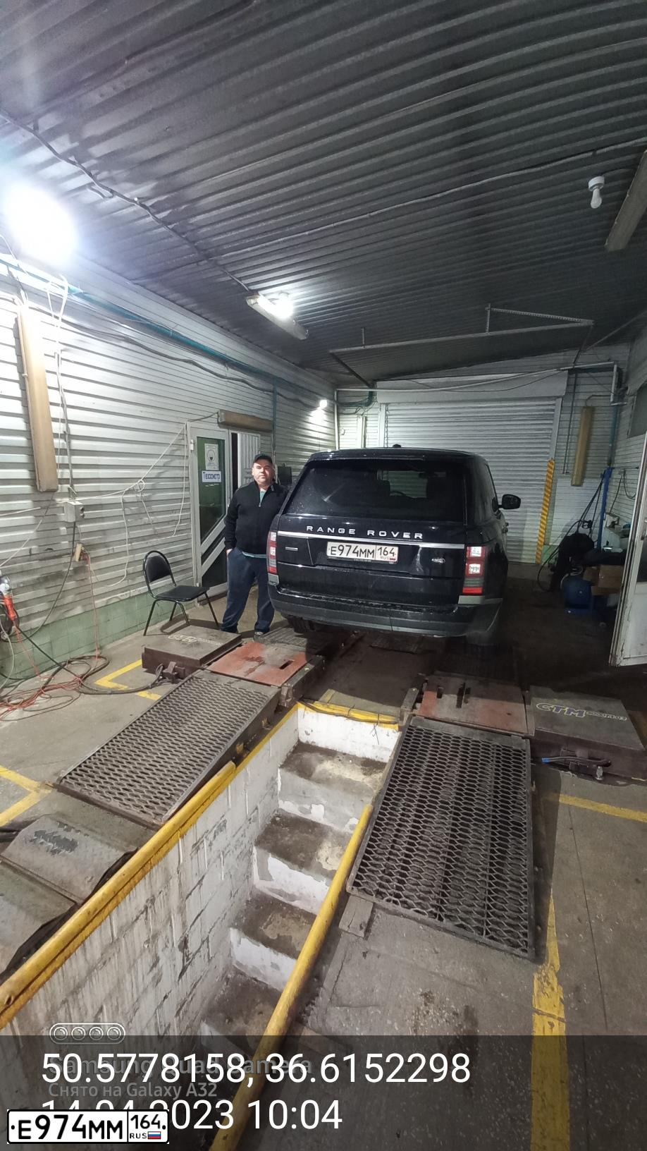 Фото автомобиля LANDROVER RANGE ROVER, 2013 — госномер Т222ТТ64. Цвет: ЧЕРНО-СИНИЙ