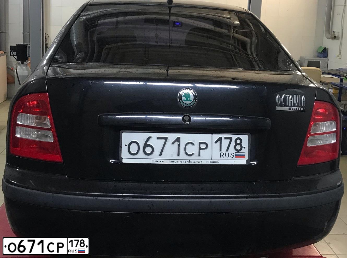 Фото автомобиля SKODA OCTAVIA, 2010 — госномер О671СР178. Цвет: ЧЕРНЫЙ