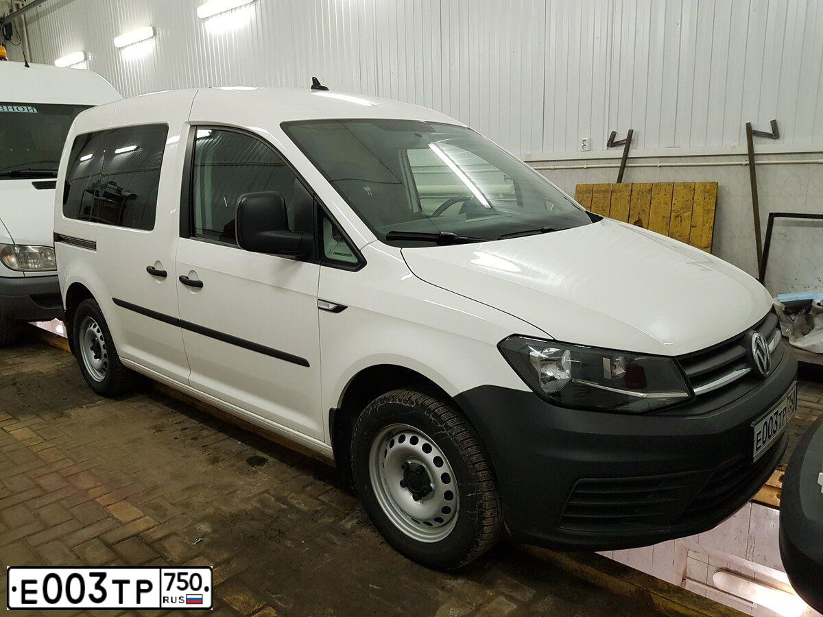 Фото автомобиля VOLKSWAGEN CADDY, 2018 — госномер О199ОХ199. Цвет: Белый