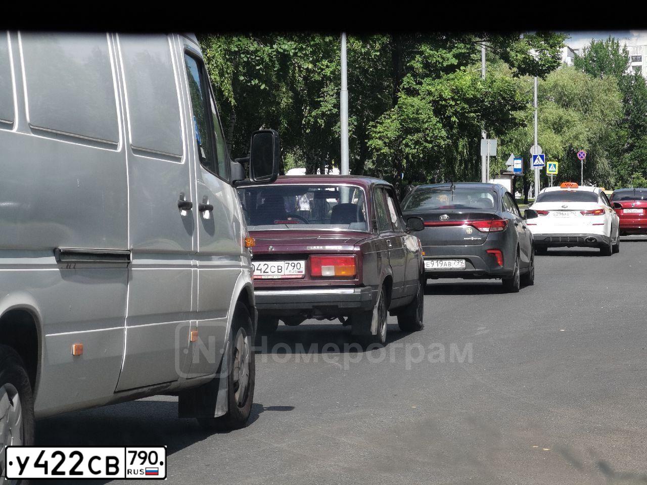 Фото автомобиля ВАЗ 21063, 1989 — госномер У422СВ790. Цвет: ТЕМНО-БЕЖЕВЫЙ