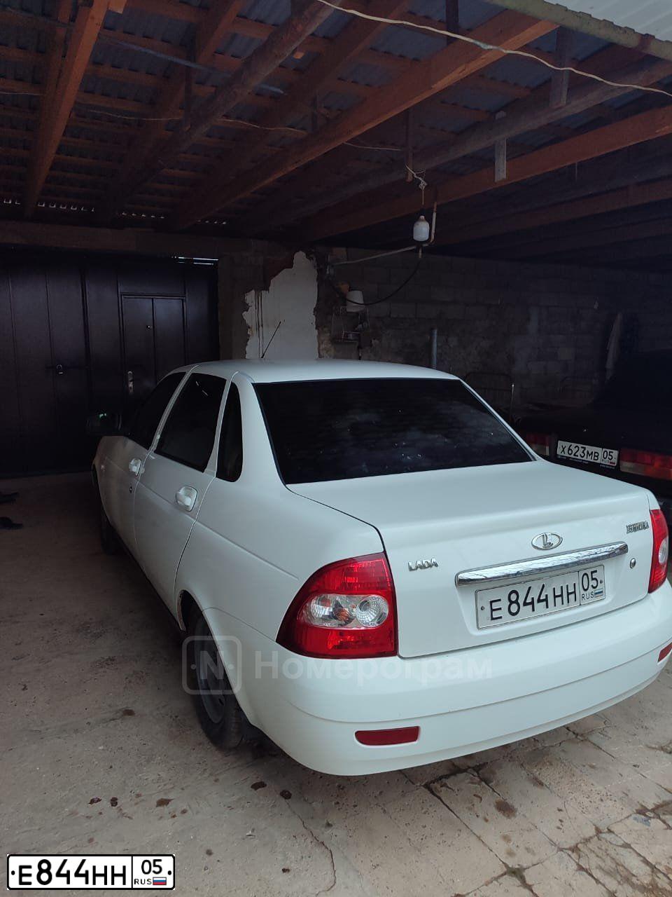 Фото автомобиля LADA 2170 PRIORA, 2011 — госномер Е844НН05. Цвет: БЕЛЫЙ