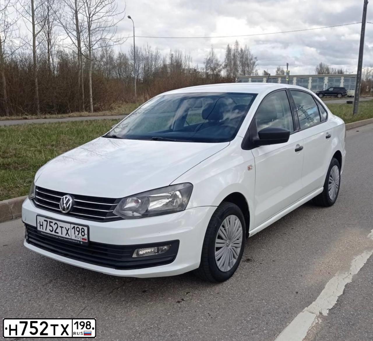 Фото автомобиля VOLKSWAGEN POLO, 2019 — госномер В892УН198. Цвет: Белый