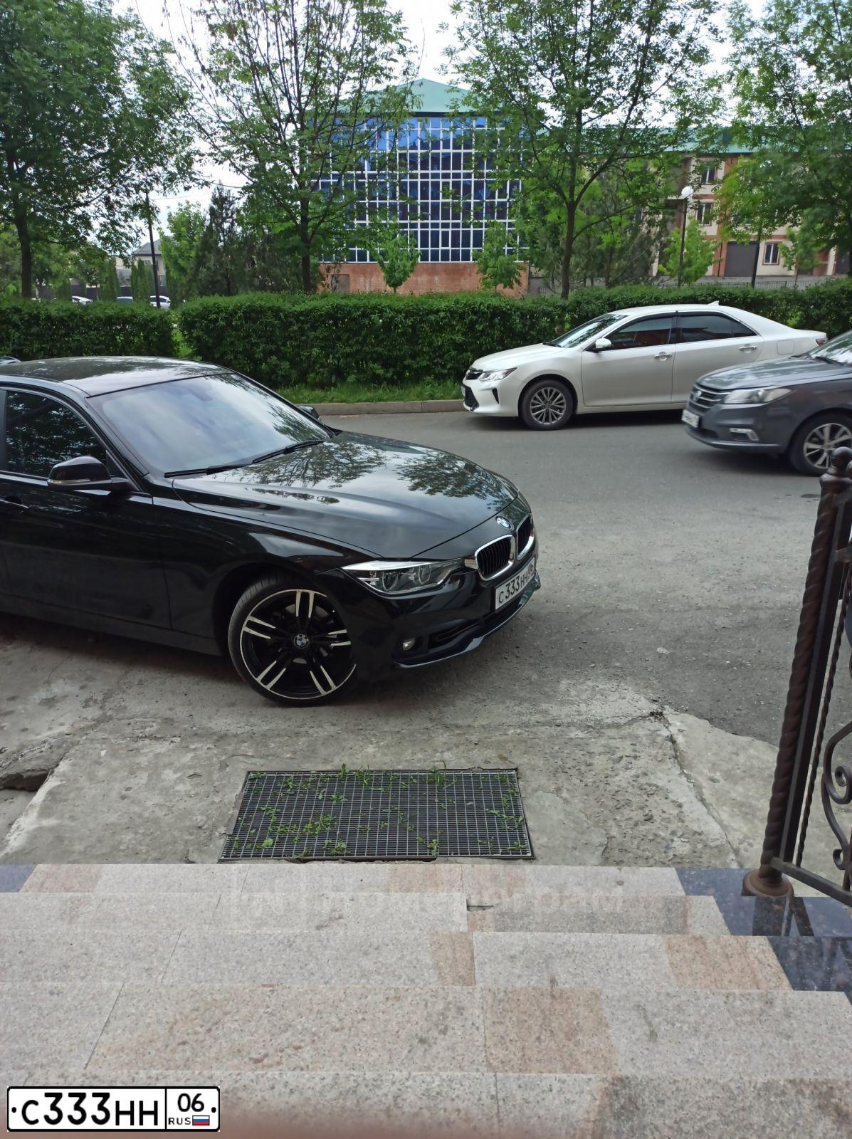 Фото автомобиля BMW SERIE 5, 2001 — госномер С333НН06. Цвет: ЧЕРНЫЙ