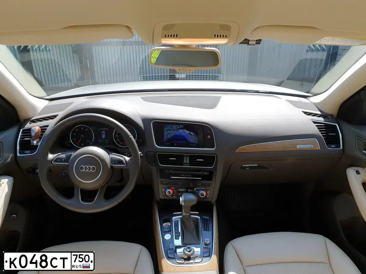 Фото автомобиля AUDI Q5, 2013 — госномер К048СТ750. Цвет: СЕРО-ЗОЛОТИСТЫЙ